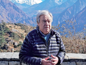 UN Secretary-General Guterres has called on the world to „stop the madness of climate change“.