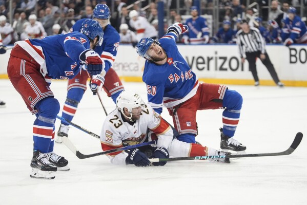 Rangers allekirjoittaa veteraani Riley Smithin parantaakseen joukkueen hyökkäysvoimaa